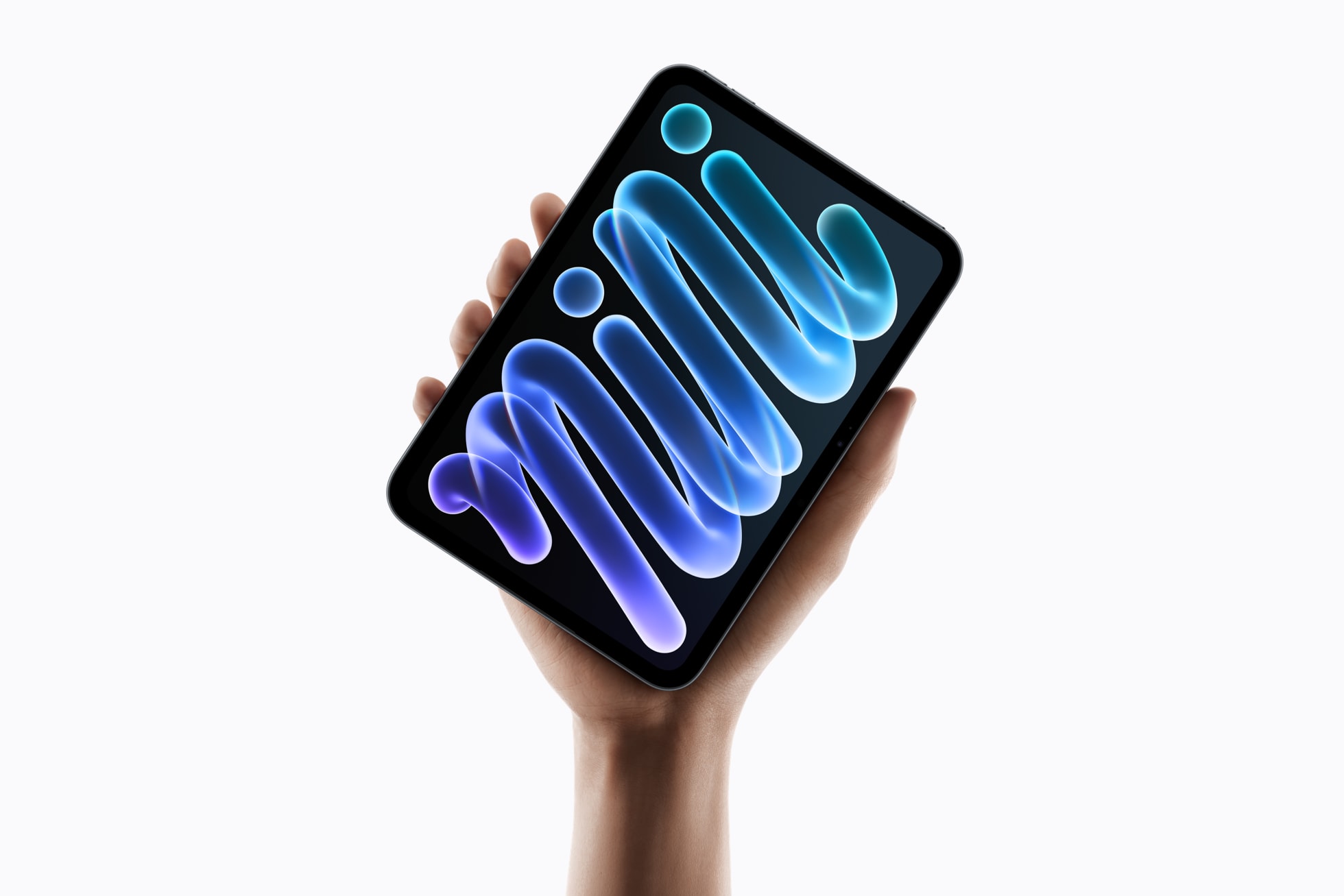 Apple iPad mini(A20 Pro)を手に持った様子